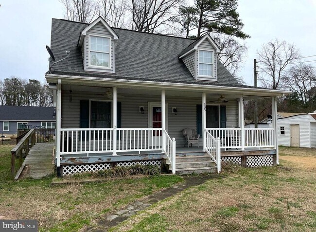 Building Photo - 588 Wakefield Dr