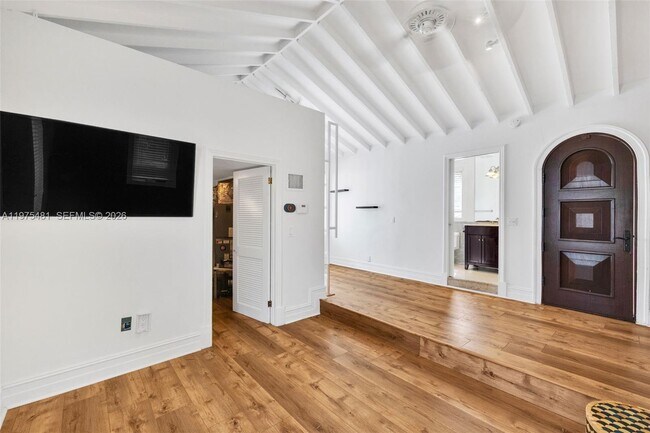 Building Photo - 113 NE 101st St