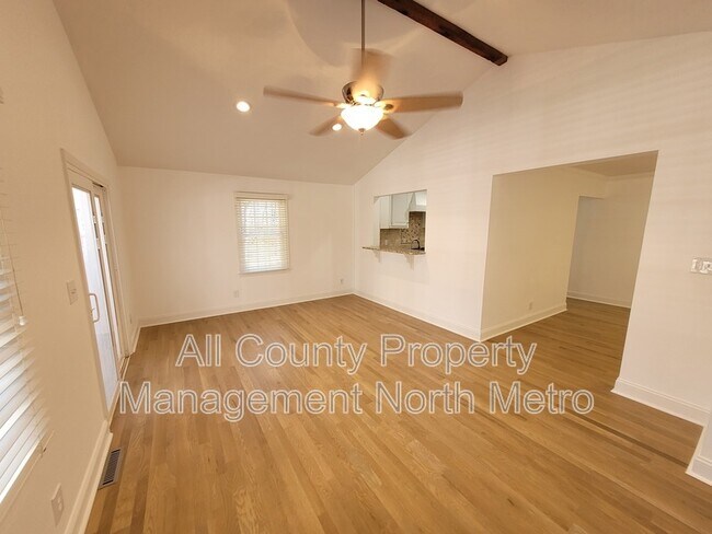 Building Photo - 180 Crestwood Ct