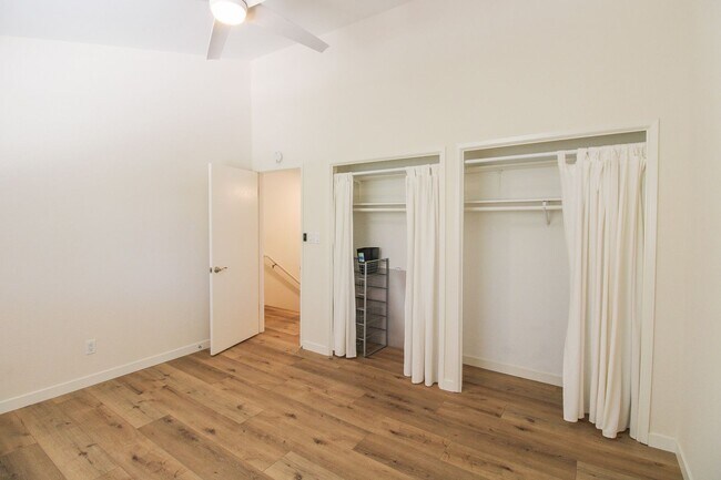 Building Photo - Updated and Spacious 2-Bed, 2-Bath House with Garage in Marvin Gardens