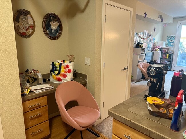 Building Photo - Luxury 1-Bedroom Apartment Minutes from Campus