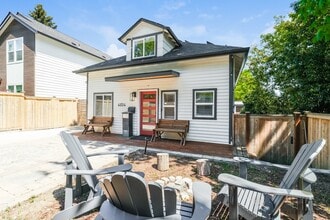 Building Photo - Stunning remodeled 4BD/3.5BA Seattle Craftsman with Solar, A/C & EV Charging for RENT- Available ...