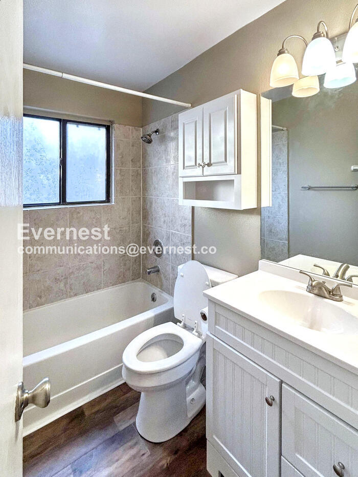 Building Photo - 6655 Lonsdale Dr