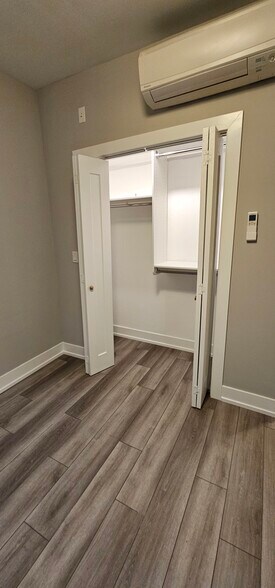 Building Photo - 3929 N Janssen Ave