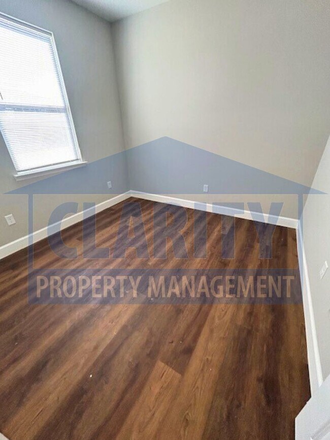 Building Photo - **One month free w/ a 15 month lease!**