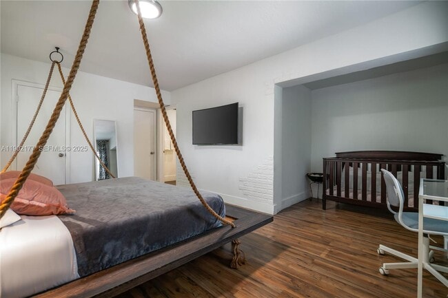 Building Photo - 14615 NE 3rd Ct