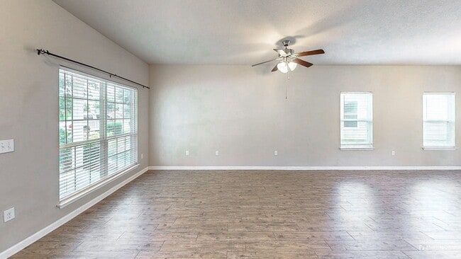 Building Photo - We are offering a November move-in special...