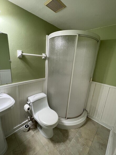 Building Photo - 2909 Cedaridge Dr