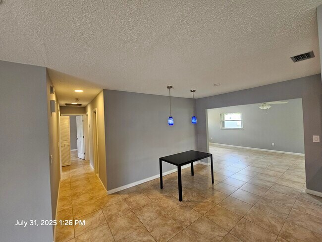 Building Photo - 329 NE Cullman Ct