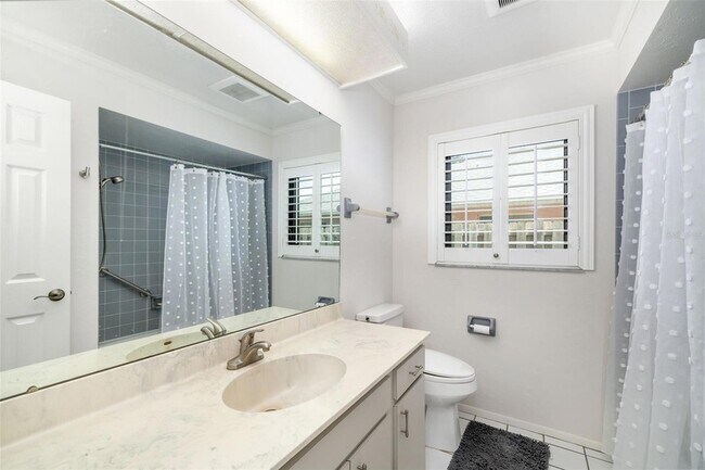 Building Photo - 4814 Country Oaks Blvd