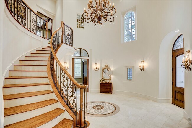 Building Photo - 5015 Jason St