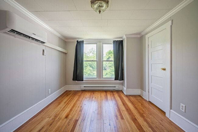 Building Photo - 4 bedroom home in Rich Creek!