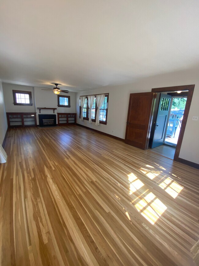 Building Photo - 335 E Elizabeth St