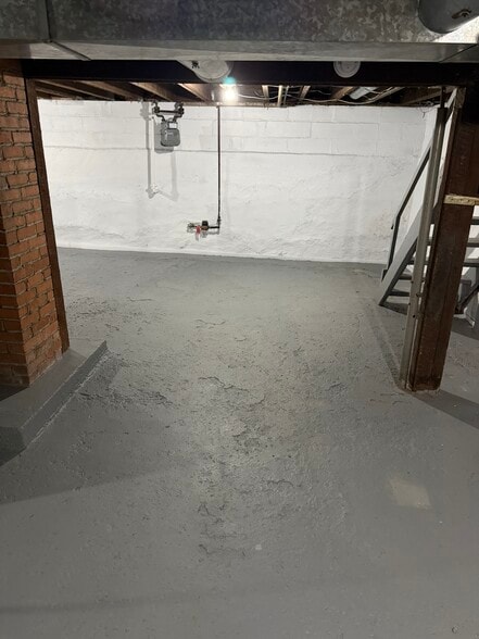 Building Photo - 594 N 21st St