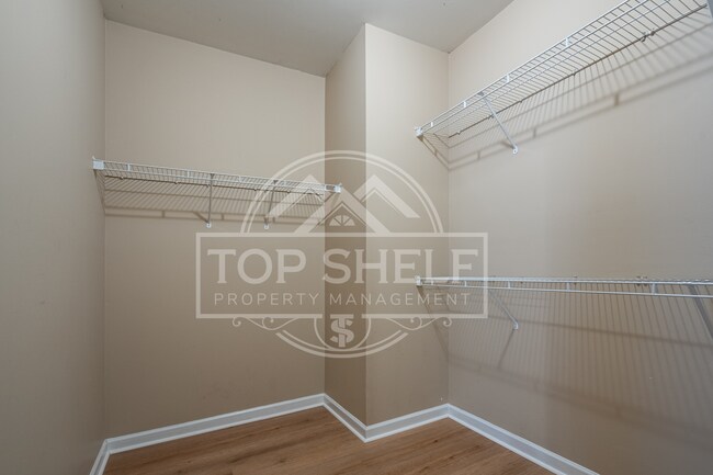 Building Photo - 32 Brookvalley Ct W