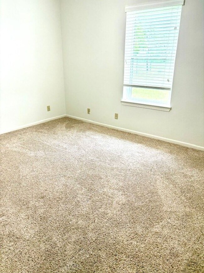 Building Photo - Charming 3-Bed, 2-Bath Home in China Sprin...