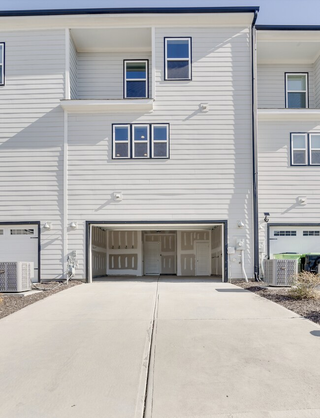 Building Photo - Spacious 4-Bedroom Townhome in Wendell Falls