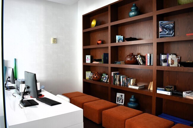 Building Photo - 300 S Australian Ave