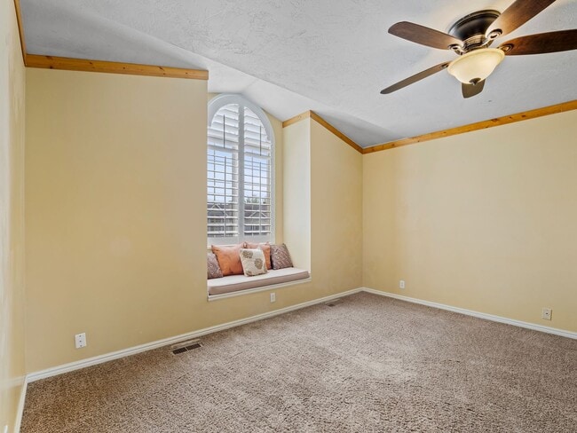 Building Photo - Spacious 5-Bedroom Home for Rent in Sandy, UT