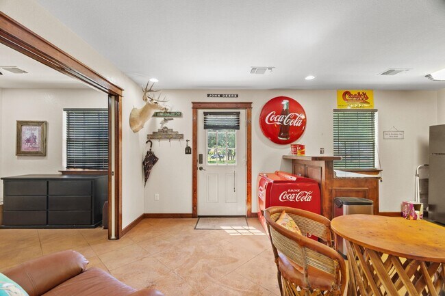 Building Photo - 102 Camm Lary Cir