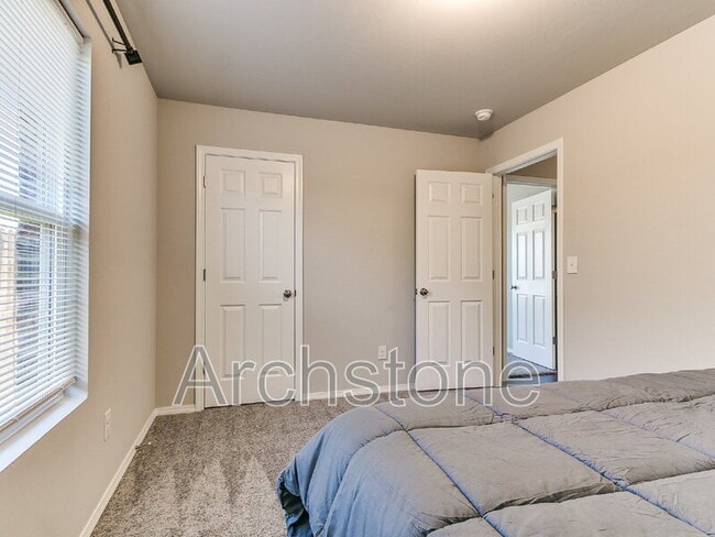 Building Photo - 1308 Dustin Dr