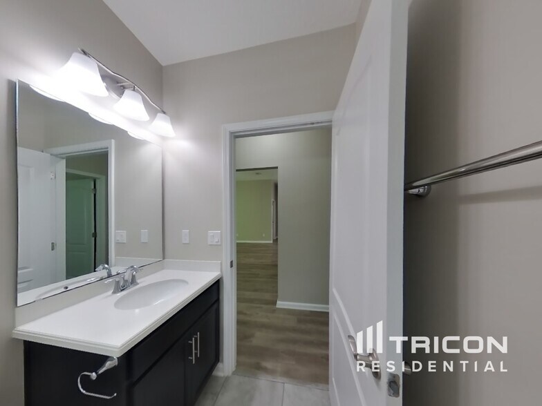 Building Photo - 12131 Rouen Cove Dr