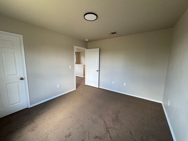 Building Photo - 4-Bedroom Home in Mission Del Lago – Historic South San Antonio