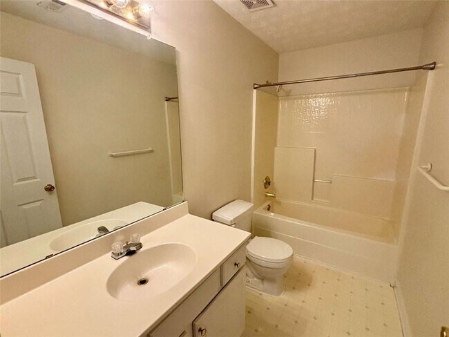 Building Photo - 540 Manor Glen Dr