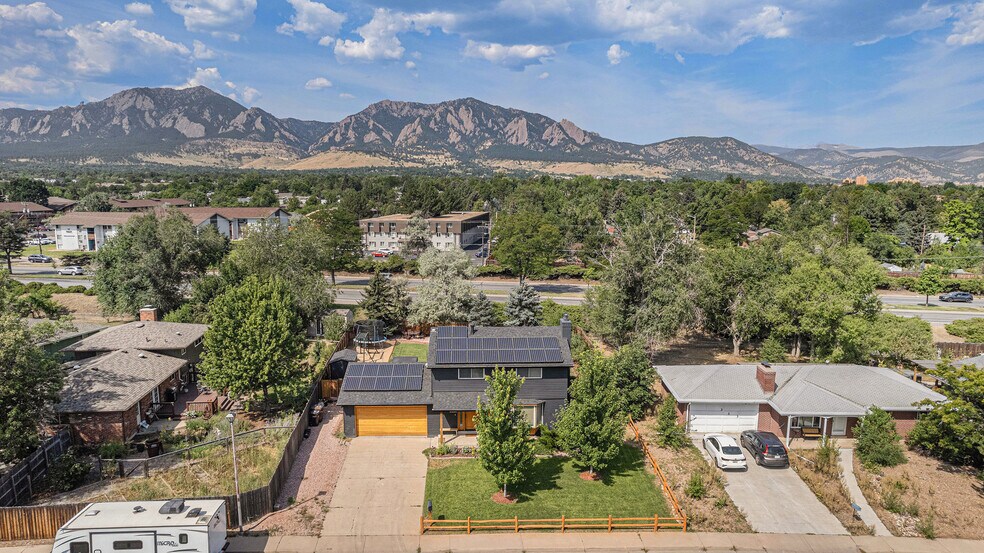 Building Photo - 219 Seminole Dr