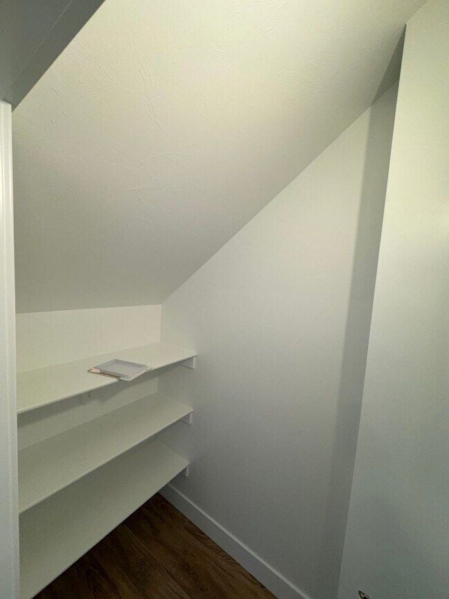 Building Photo - Modern 2-Story Town Home for Rent in Sugar...