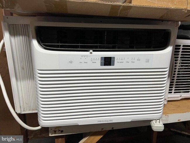 Building Photo - 815 Cypress Ave