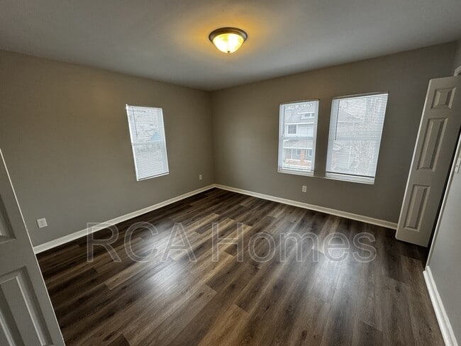 Primary Photo - 3747 E Market St