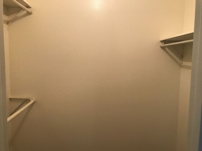 Building Photo - 3/2 Fenced yard PET FRIENDLY PTISD