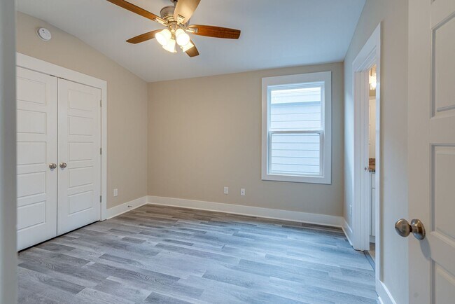 Building Photo - AVAILABLE September 1st. UPDATED 3 Bedroom...