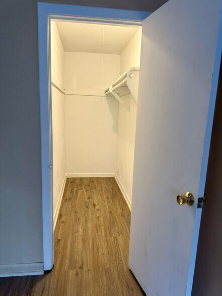 Building Photo - 32 Whites Ave