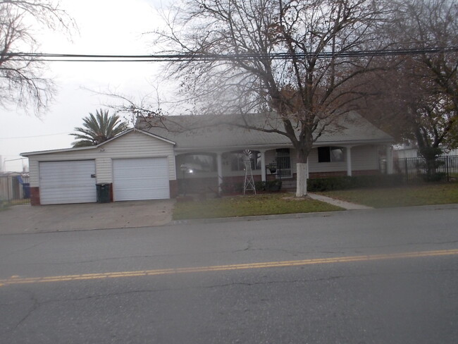 Primary Photo - Corner Lot, Large Front and back yard