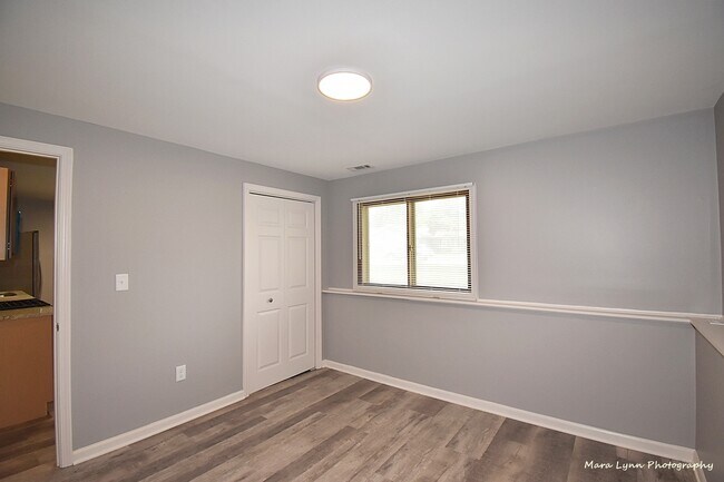 Building Photo - 106 W Kendall Dr