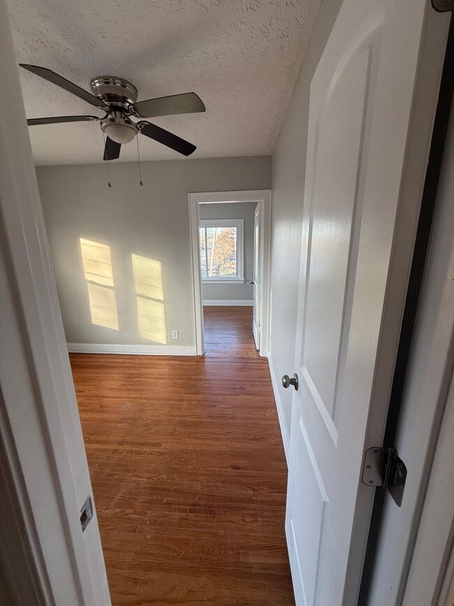 Building Photo - 533 Fairwood Ave