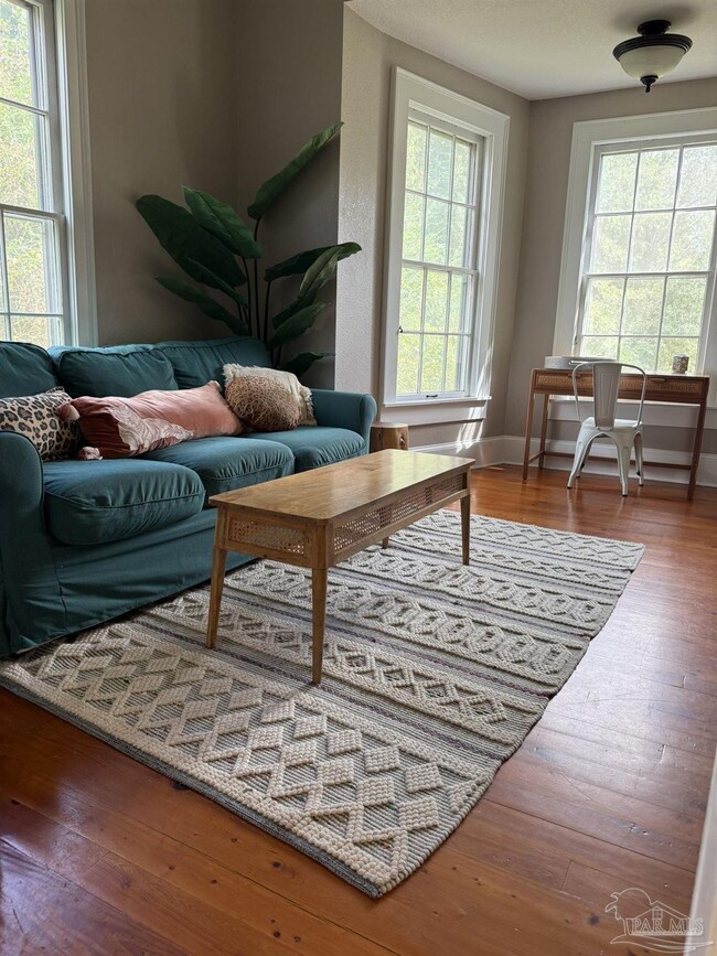 Building Photo - 6855 Pine St