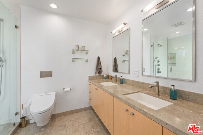 Building Photo - 843 17th St