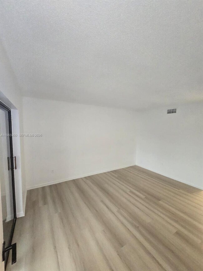 Building Photo - 20130 NE 3rd Ct