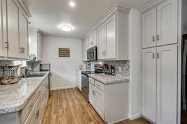 Building Photo - 6706 Flamingo Rd