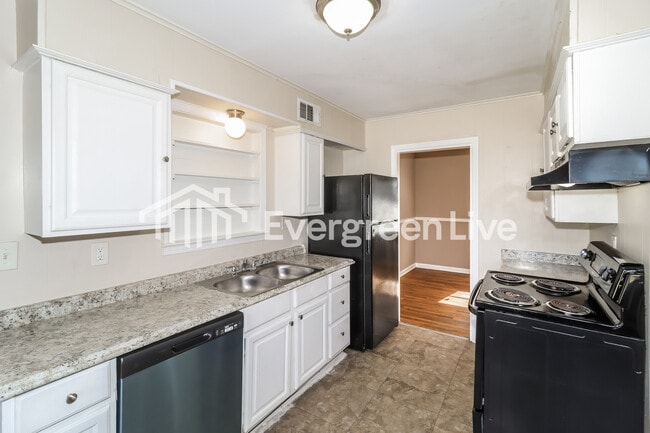 Building Photo - 1404 Old Hickory Rd