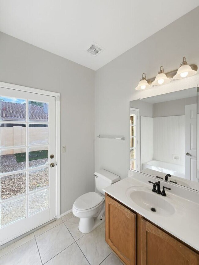 Building Photo - Location! Location! Beautiful 4 Bedroom/ 3 Bath Home! Ray/Kyrene