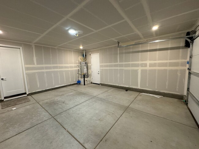 Building Photo - New Ryder Home Tons of Upgrades