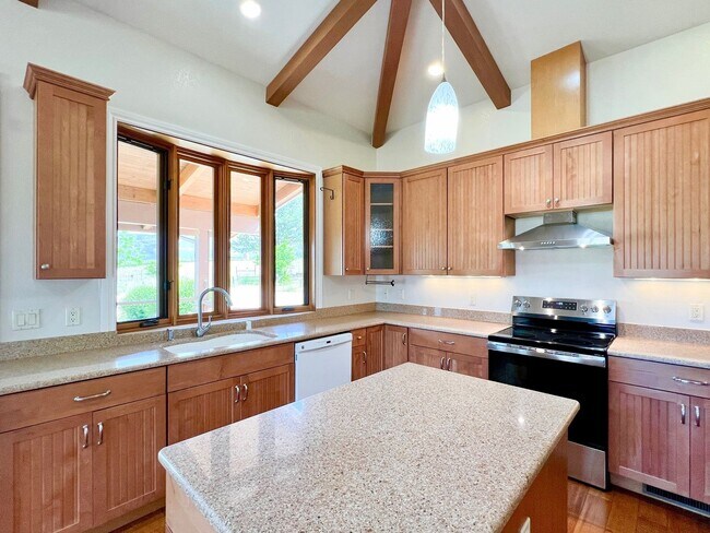 Building Photo - Charming Two Bedroom Country House with Vi...