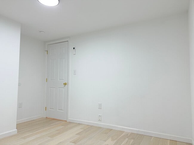 Building Photo - Cozy, Newly Renovated 2-Bed Retreat on Geo...