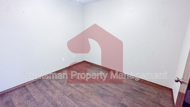 Building Photo - 1704 January Pl