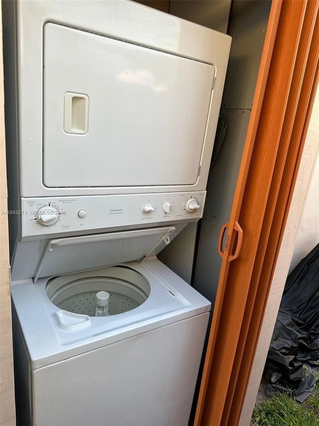 Building Photo - 1610 Hayes St