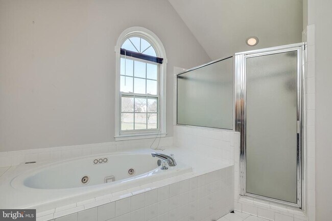 Building Photo - 19900 Belle Chase Dr